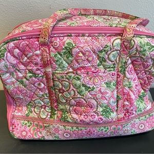 Vera Bradley Pet Carrier

Get Carried Away

Petal Pink Pattern

Travel Bag Tote